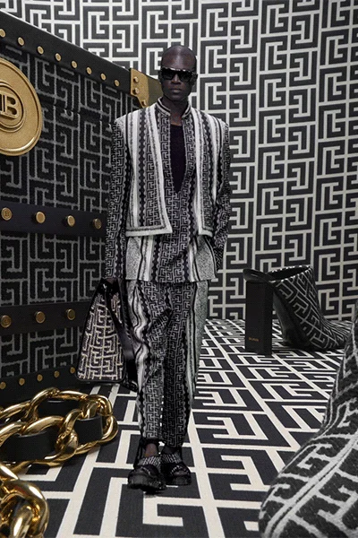 Look 16